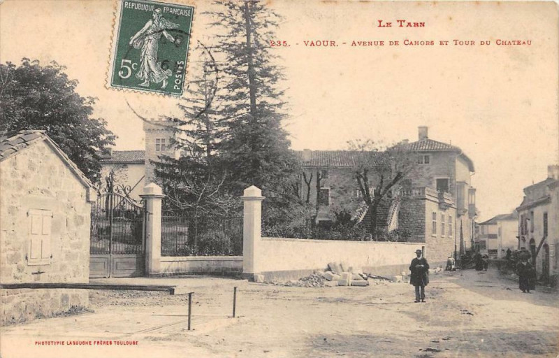 Carte postale ancienne Vaour Avenue De Cahors à Vaour