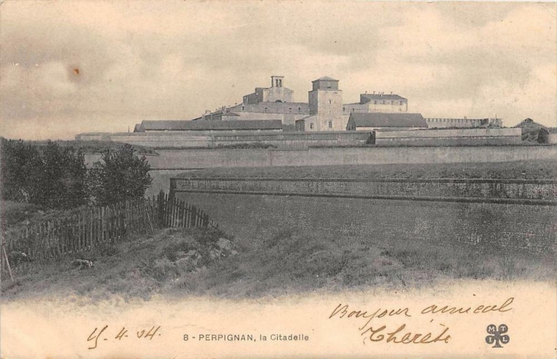 Carte postale ancienne Perpignan La Citadelle  (dos non divisé) à Perpignan