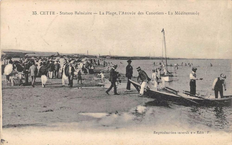 Carte postale ancienne Cette La Plage L'Arrivee Des Canotiers La Mediterranee