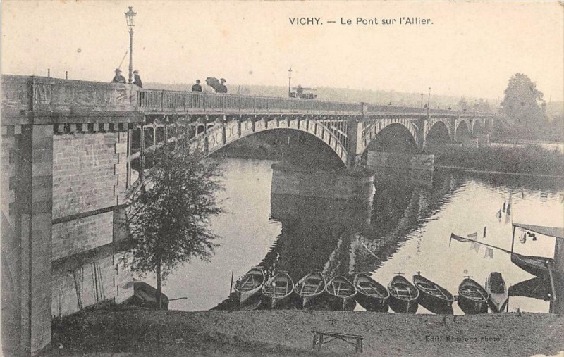 Carte postale ancienne Vichy Le Pont Sur L'Allier à Vichy