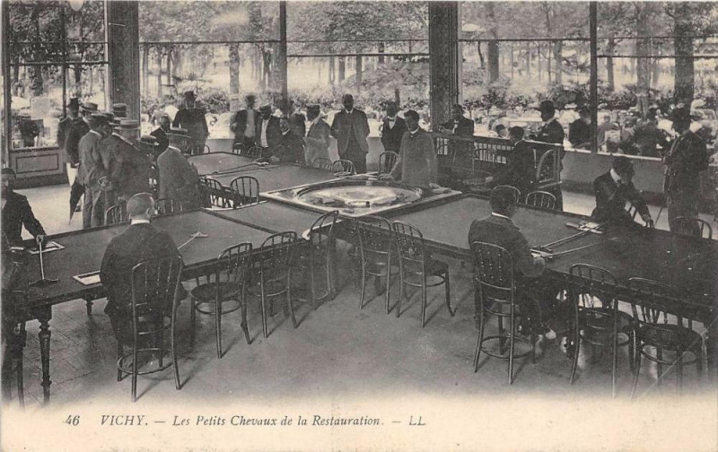 Carte postale ancienne Vichy Les Petits Chevaux De La Restauration à Vichy