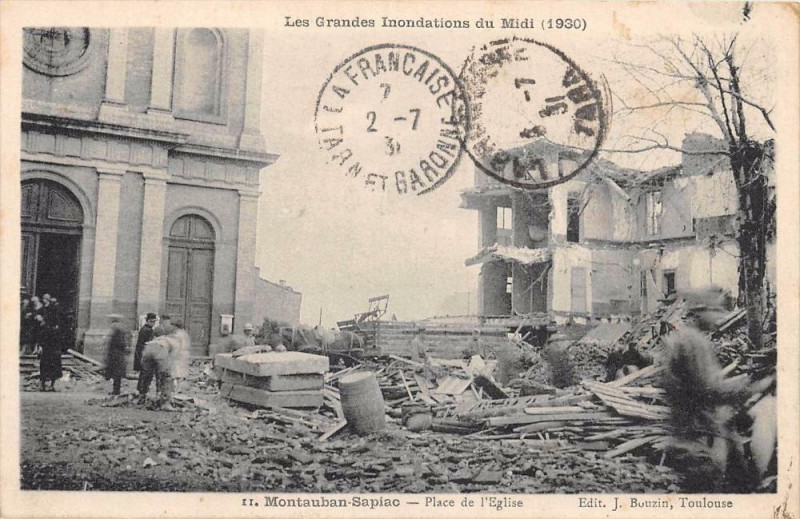Carte postale ancienne Les Grandes Inondations Du Midi Montauban Sapiac Place De L'Eglise à Montauban