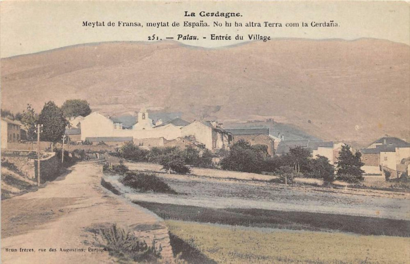 Carte postale ancienne Palau Entree Du Village