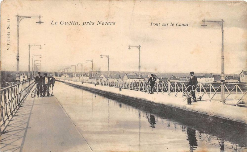 Carte postale ancienne Le Guetin Pont Sur Le Canal