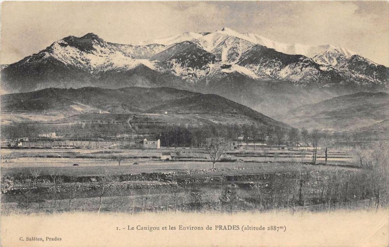 Carte postale ancienne Le Canigou Et Les Environs De Prades à Prades