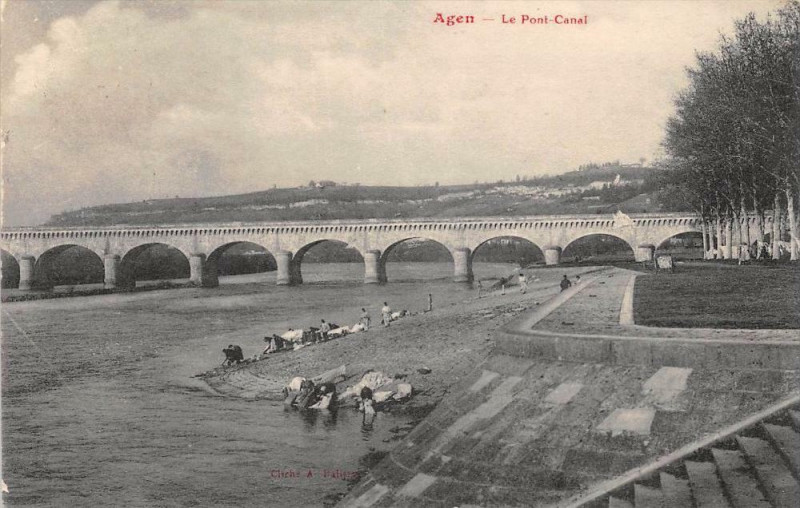 Carte postale ancienne Agen Le Pont Canal à Agen