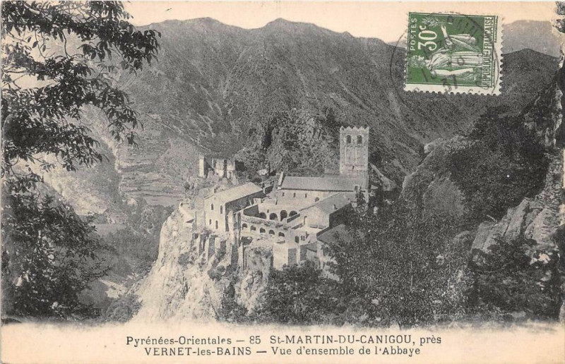 Carte postale ancienne Saint Martin Du Canigou Vue Abbaye