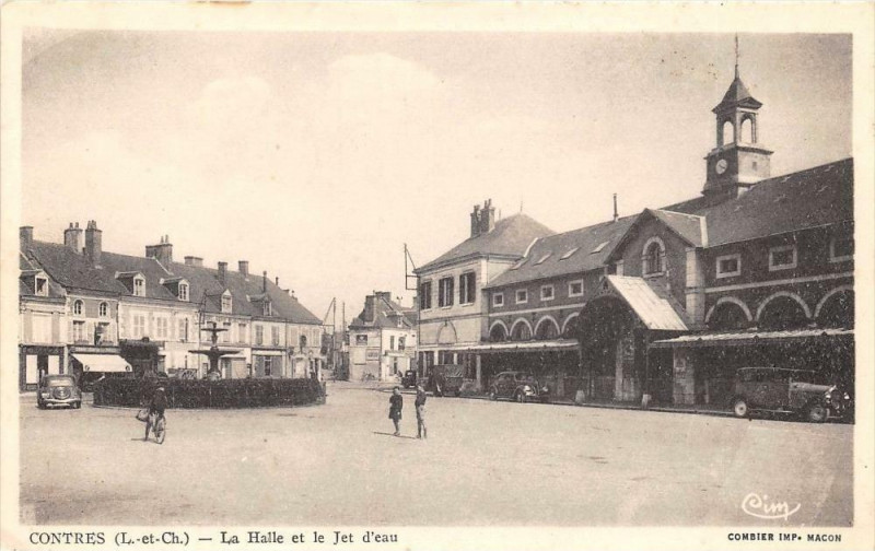 Carte postale ancienne Contres La Halle Et Le Jet D'Eau