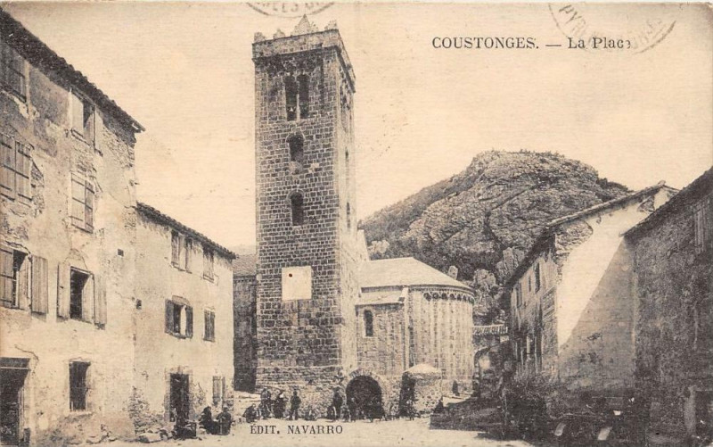 Carte postale ancienne Coustouges La Place à Coustouges