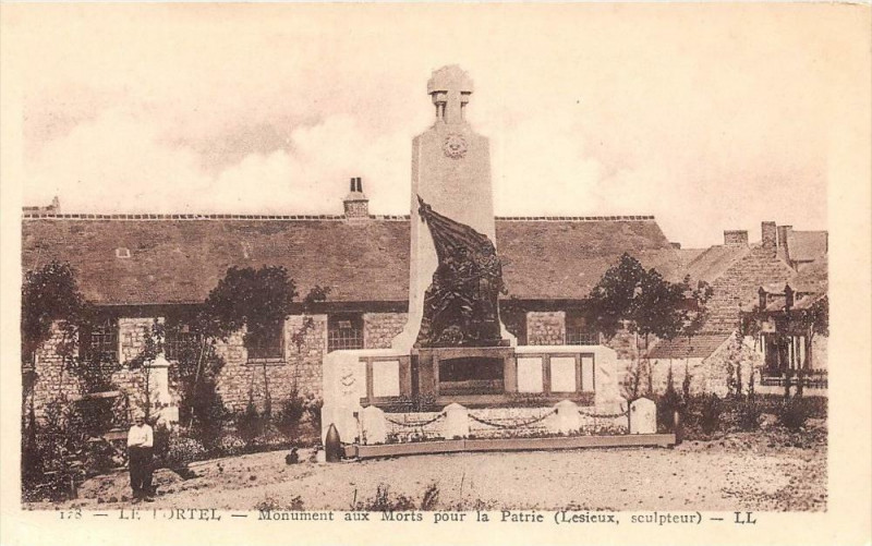 Carte postale ancienne Le Portel Monument Aux Morts Pour La Patrie au Portel