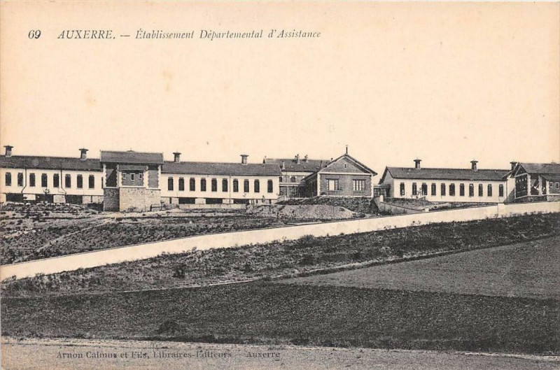 Carte postale ancienne Auxerre Etablissement Departemental D´ASSISTANCE à Auxerre