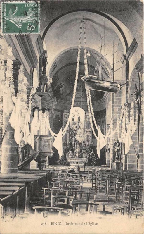 Carte postale ancienne Binic Interieur De L'Eglise