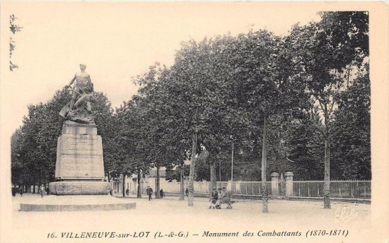 Carte postale ancienne Villeneuve Sur Lot Monument Des Combattants à Villeneuve-sur-Lot