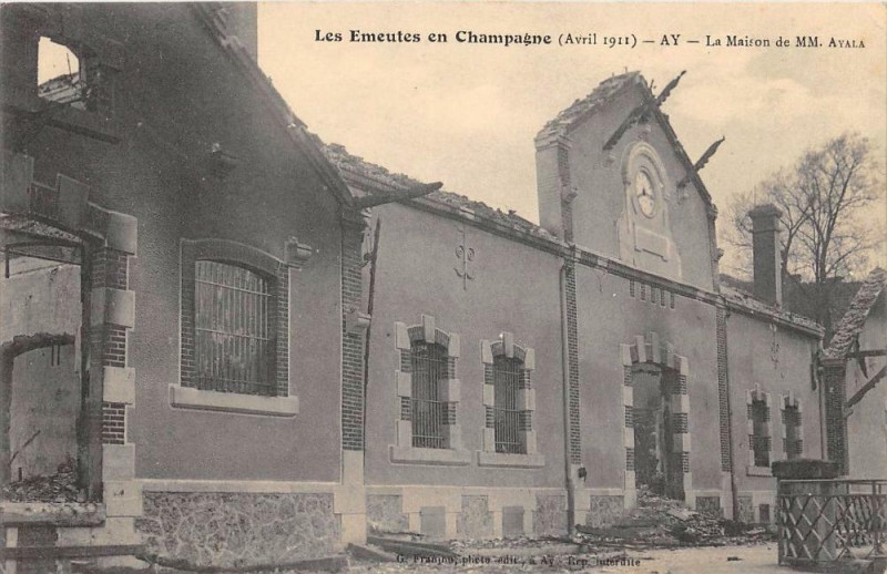 Carte postale ancienne Les Emeutes De Champagne Ay 1911 Maison De M.M. Ayala