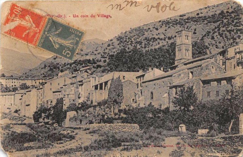 Carte postale ancienne Olette Un Coin Du Village à Olette
