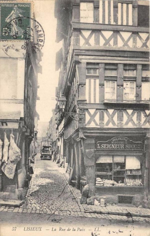 Carte postale ancienne Lisieux La Rue De La Paix (Boucherie à Lisieux