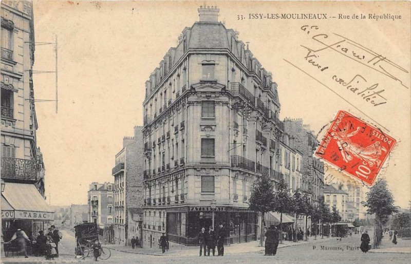 Carte postale ancienne Issy Les Moulineaux Rue De La Republique à Issy-les-Moulineaux