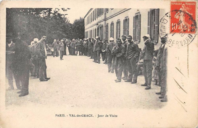 Carte postale ancienne Paris Val De Grace Jour De Visite à Paris