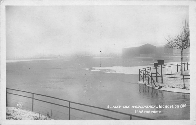 Carte postale ancienne Issy Les Moulineaux Inondations Aerodrome à Issy-les-Moulineaux