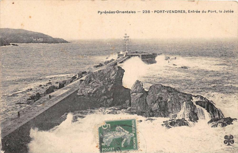 Carte postale ancienne Port Vendres Entree Du Port Et La Jetee à Port-Vendres
