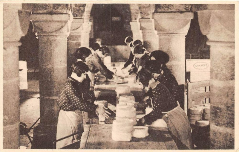 Carte postale ancienne Roquefort Une Salle D'Expedition