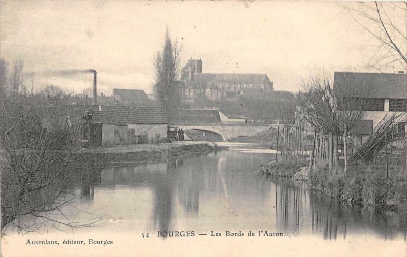 Carte postale ancienne Bourges Les Bords De L'Auron à Bourges