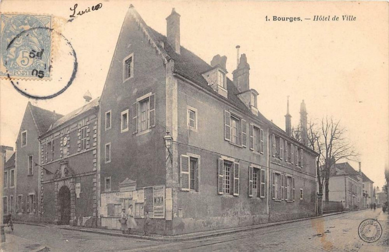 Carte postale ancienne Bourges Hotel De Ville à Bourges