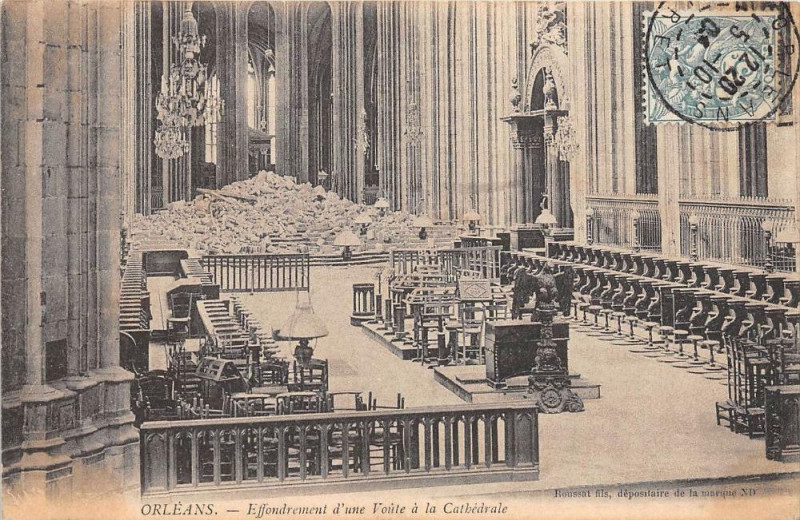 Carte postale ancienne Orleans Effondrement D'Une Voute De La Cathedrale à Orléans