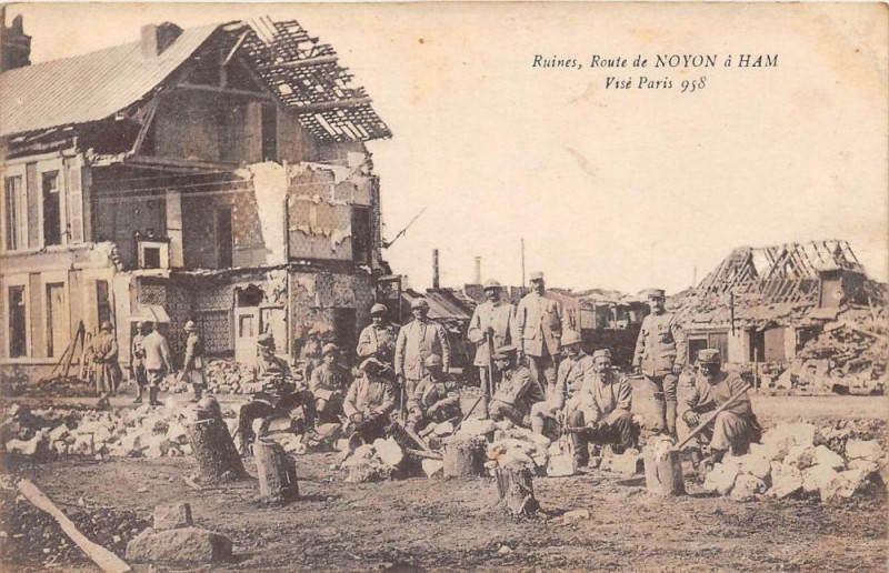 Carte postale ancienne Ruines Route De Noyon A Ham à Ham