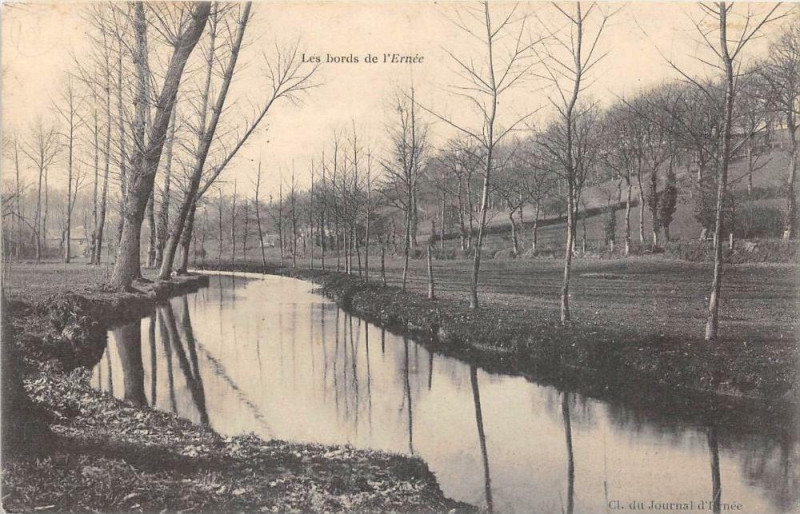 Carte postale ancienne Les Bords De L'Ernee