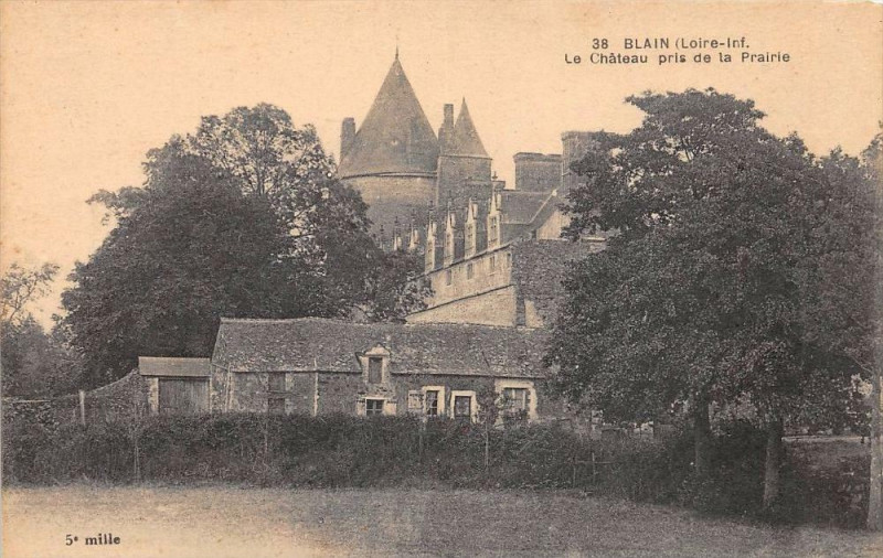 Carte postale ancienne Blain Le Chateau Pris De La Prairie à Blain