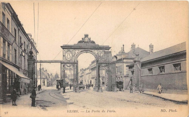 Carte postale ancienne La Porte de Paris à Reims