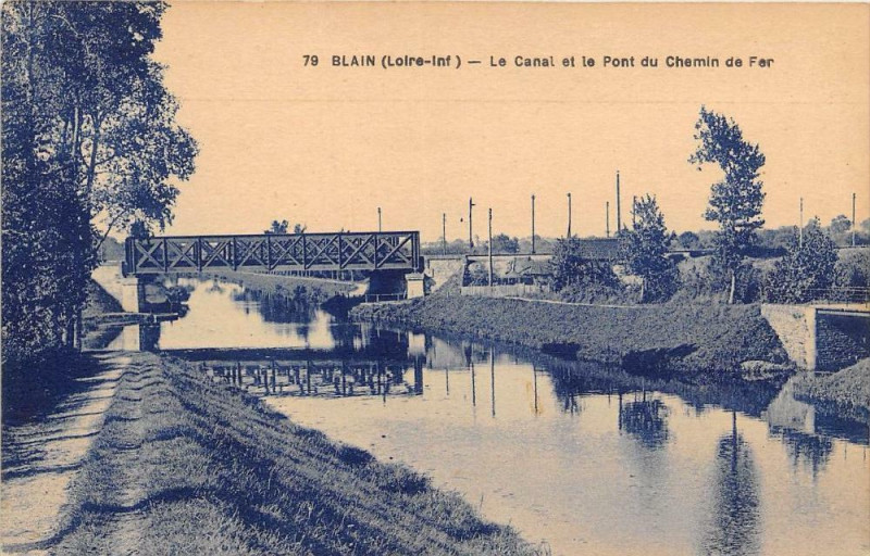 Carte postale ancienne Blain Le Canal Et Le Pont Du Chemin De Fer à Blain