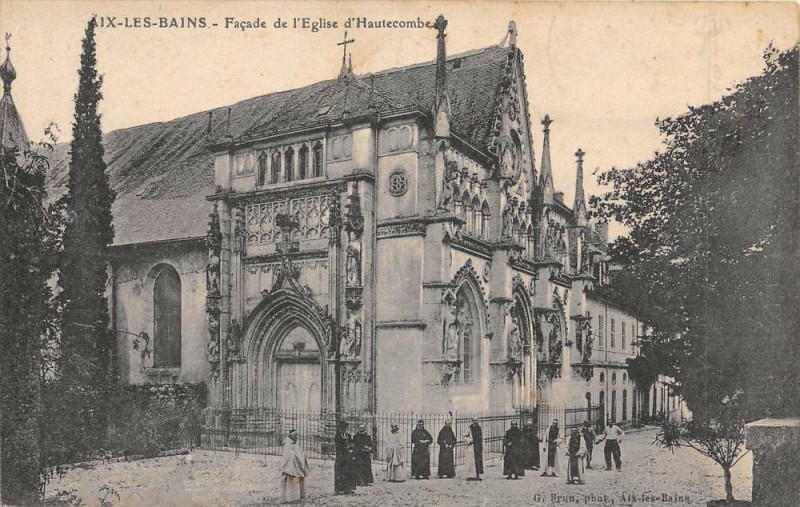 Carte postale ancienne Aix Les Bains Facade De L'Eglise D'Hautecombe à Aix-les-Bains