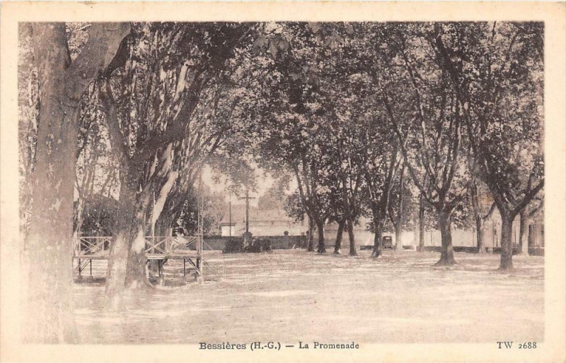 Carte postale ancienne Bessieres La Promenade à Bessières