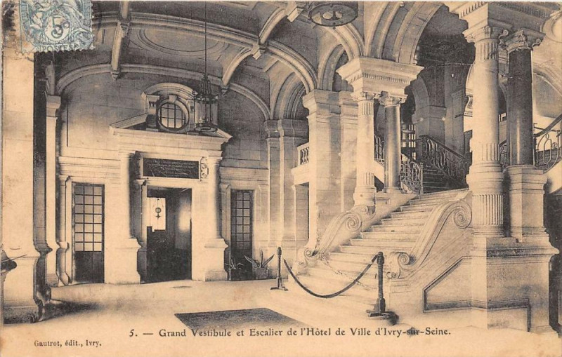 Carte postale ancienne Ivry Sur Seine Grand Vestibule Et Escalier à Ivry-sur-Seine
