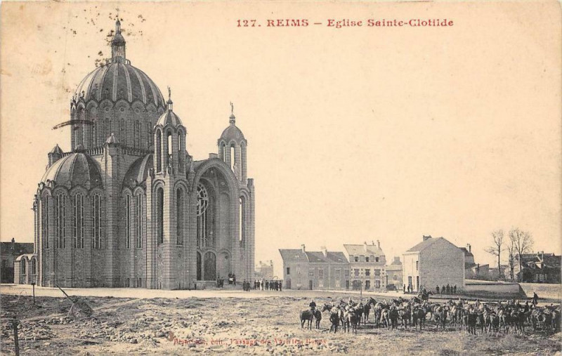 Carte postale ancienne Reims Eglise Sainte Clotilde à Reims