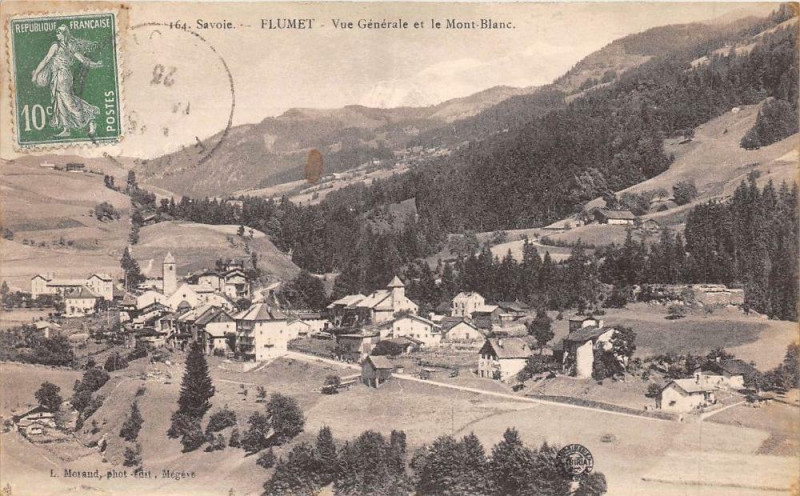 Carte postale ancienne Flumet Vue Generale Et Le Mont Blanc à Flumet