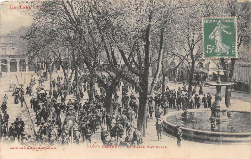 Carte postale ancienne Castres La Place Nationale à Castres