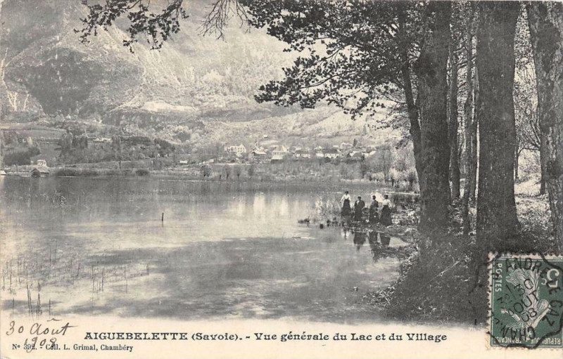 Carte postale ancienne Aiguebelette Vue Generale Du Lac Et Du Village