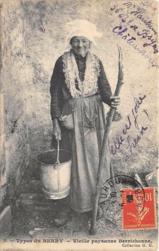 Carte postale ancienne Vieille Paysanne Berrichonne