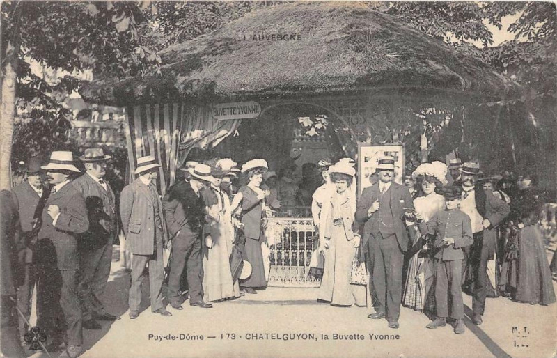 Carte postale ancienne Chatelguyon La Buvette Yvonne