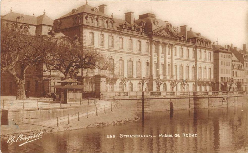 Carte postale ancienne Strasbourg Palais Du Rohan à Strasbourg