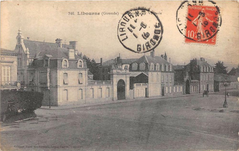 Carte postale ancienne Libourne Place De La Verrerie à Libourne