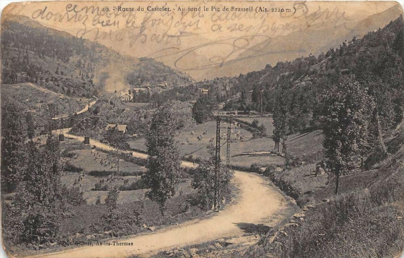 Carte postale ancienne Route Du Castelet Au Fond Le Pic De Brasseil