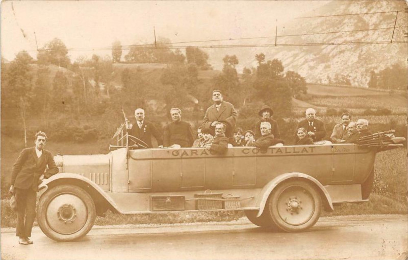 Carte postale ancienne Carte Photo Autobus Garage Costallat (chauffeur avec sont autobus