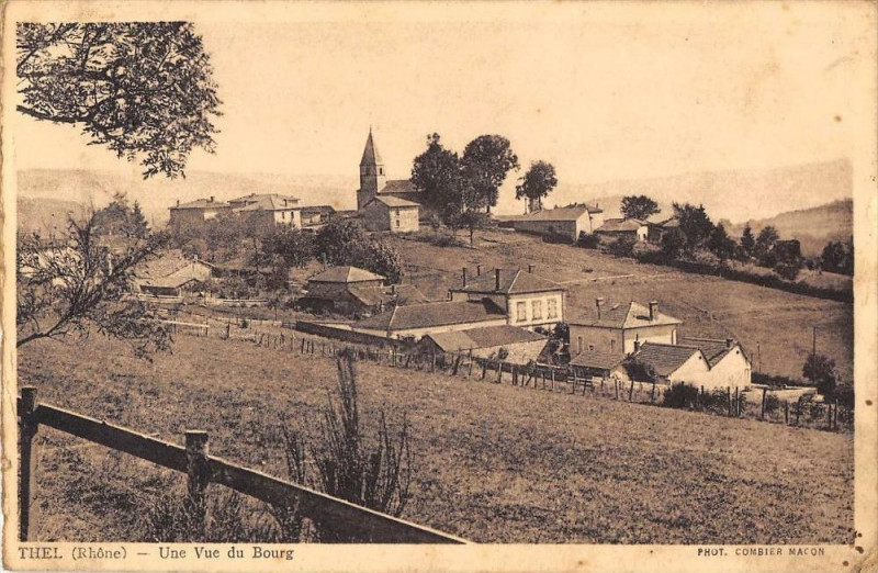 Carte postale ancienne Thel Une Vue Du Bourg