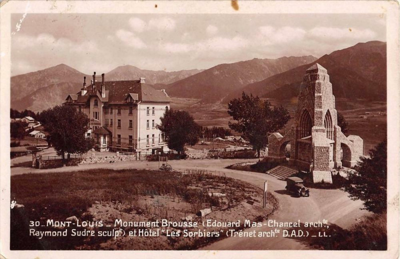 Carte postale ancienne Mont Louis Monument Brousse à Mont-Louis