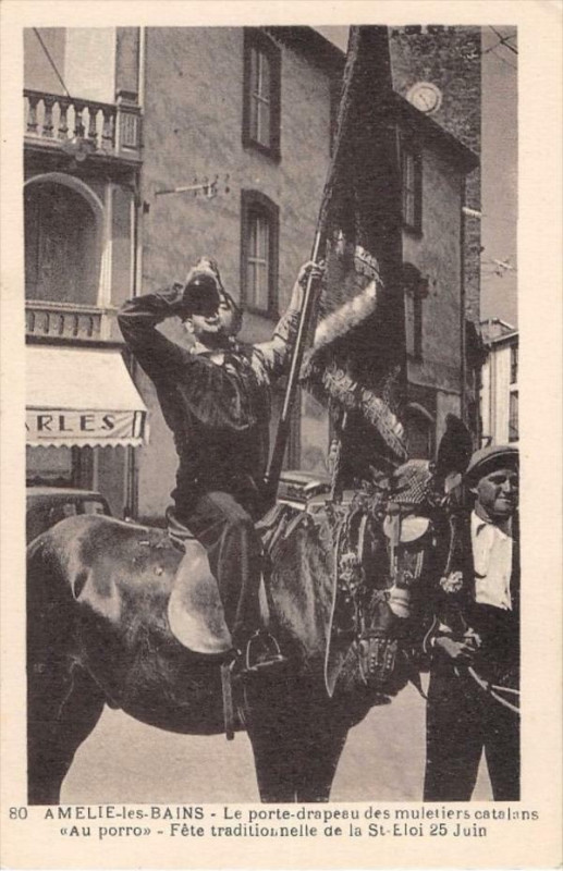 Carte postale ancienne Amelie Le Porte Drapeau Des Muletiers Catalans Au Porro Fete Traditionnel