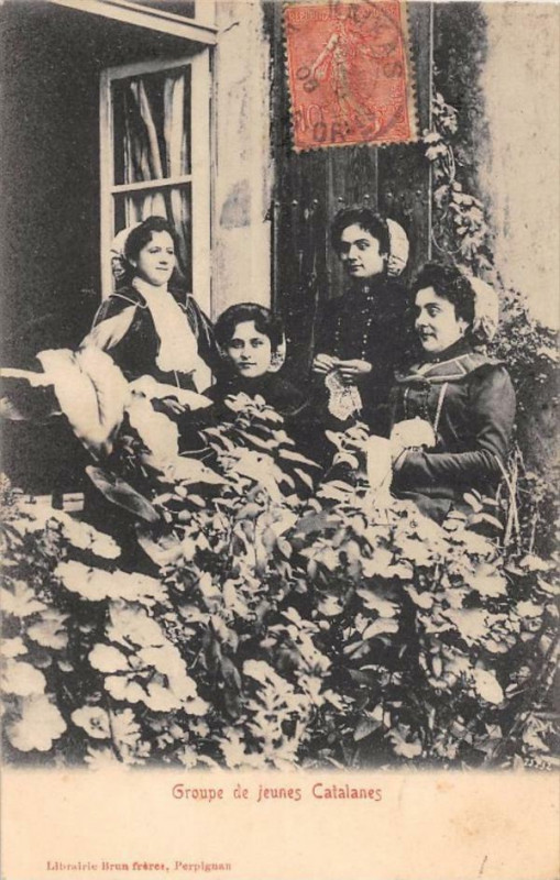 Carte postale ancienne Groupe De Jeunes Catalanes